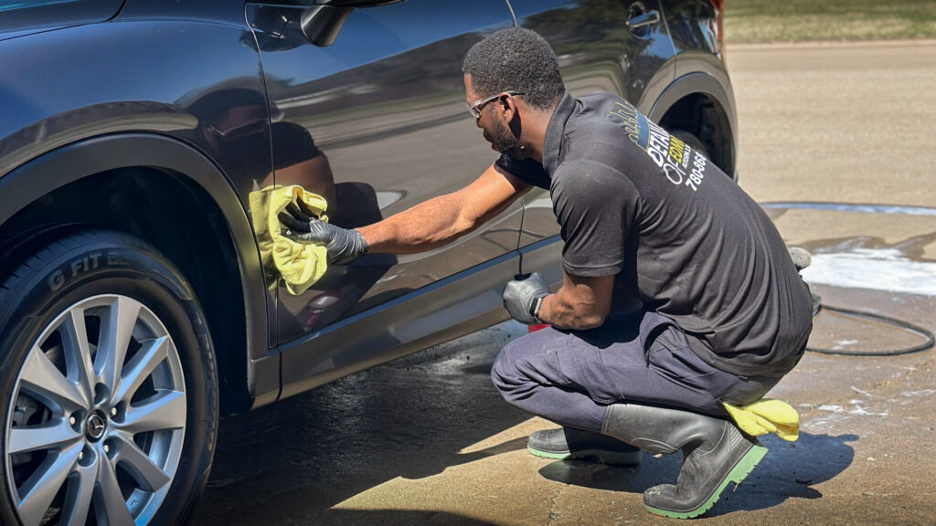 Djean Wiping Car 1